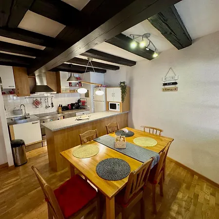 Au Petit Bredela Apartment *